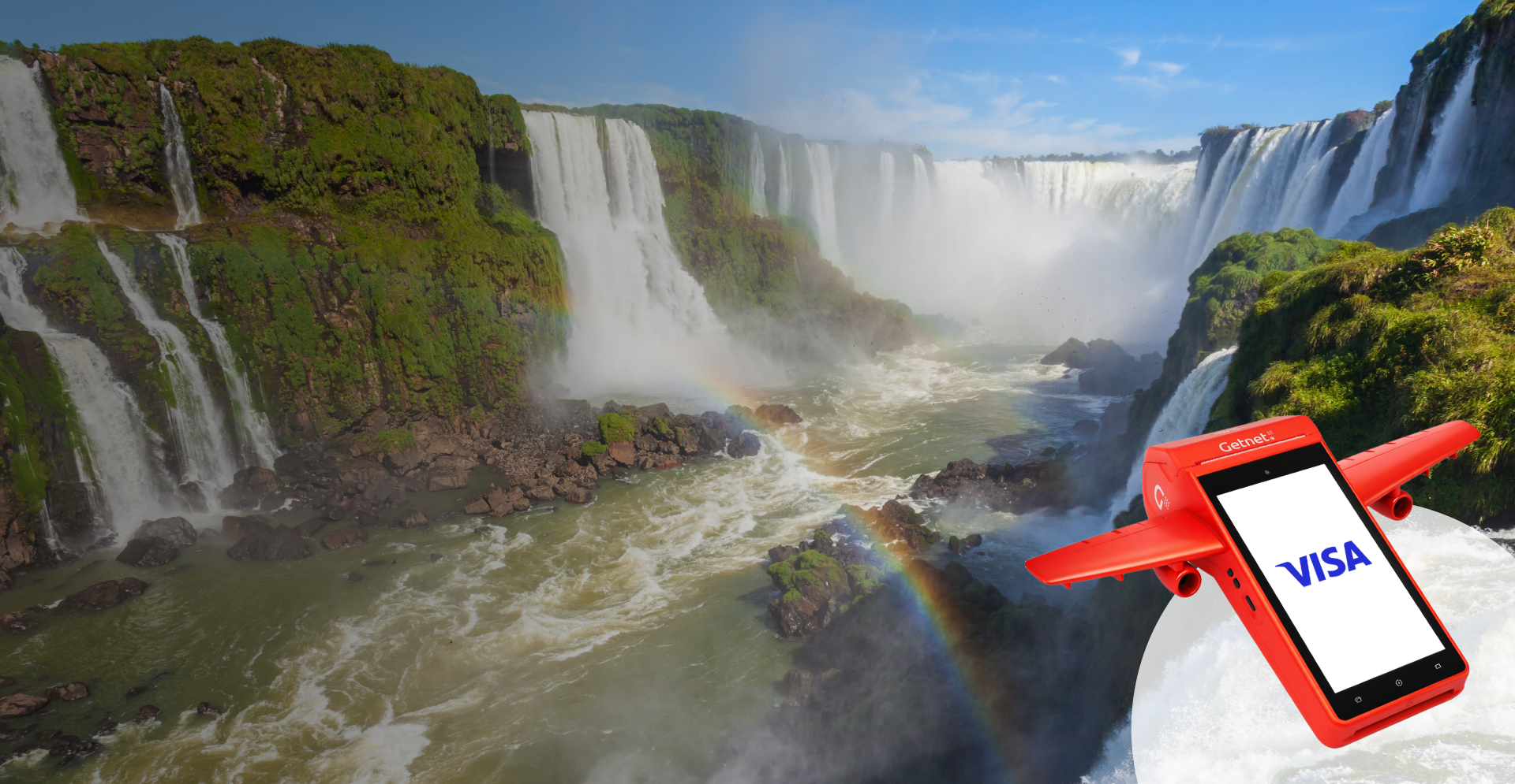 Cataratas del Iguazú de fondo y una terminal roja de Getnet con el logo de Visa en la pantalla volando en primer plano.
