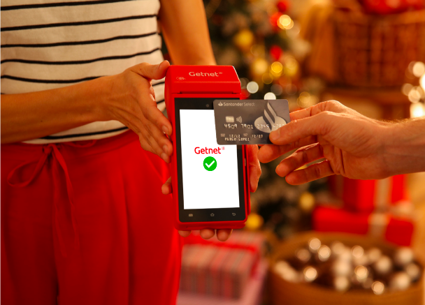 <h3>Getnet relanza su campaña “Cobrá sin vueltas” con estética navideña</h3>
